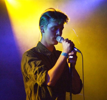 Asbjørn – personal expression on stage both in his voice and his hips