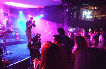 Asbjørn on stage - surrounded by 3D-cameras and an excited audience